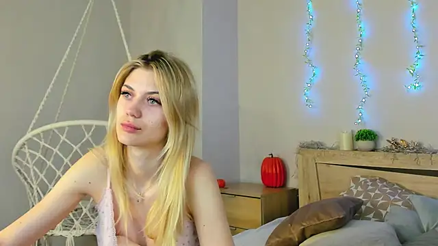 Snapshot of Cherry_Price chatting on 25, 5, 2026 Cherry Price online show from 25, 5, 2026