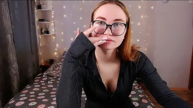 Snapshot of Miya_Mark chatting on 11, 12, 2024 Miya Mark online show from 11, 12, 2024