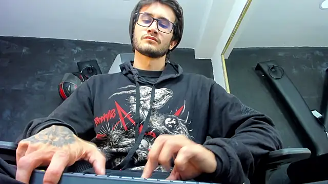 Loggan donnelly online show from 28, 9, 2025