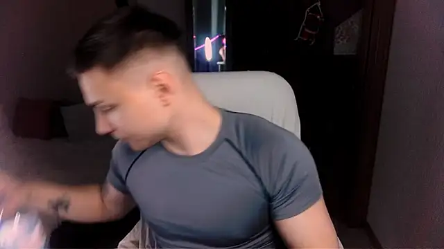 handsome guy01 online show from 28, 12, 2024