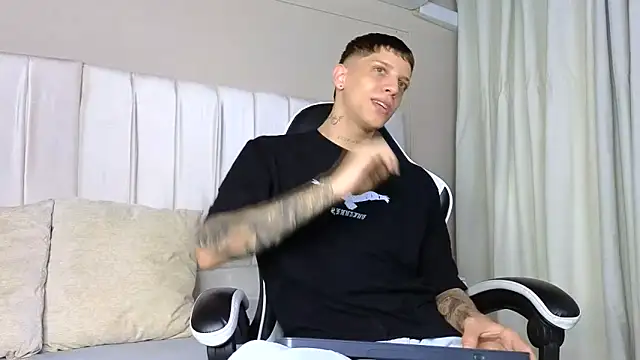 Snapshot of Adam_hard_ chatting on 23, 9, 2025 Adam hard  online show from 23, 9, 2025