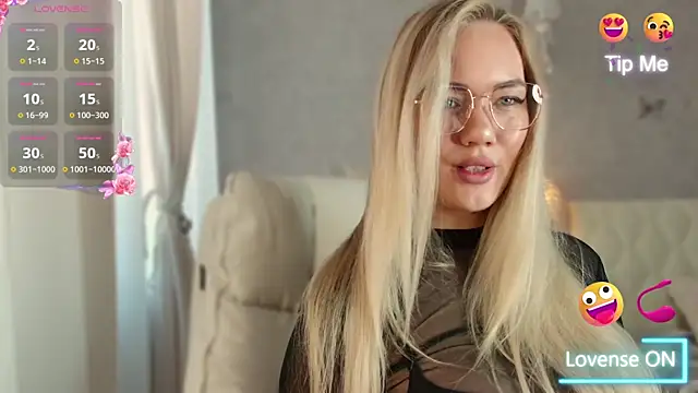 Snapshot of LianaCruz__ chatting on 25, 1, 2025 LianaCruz online show from 25, 1, 2025