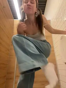 Snapshot of Lia__Love chatting on 15, 12, 2024 Lia Love online show from 15, 12, 2024