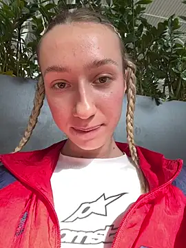 Snapshot of Lia__Love chatting on 9, 9, 2025 Lia Love online show from 9, 9, 2025