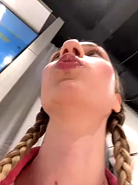 Snapshot of Lia__Love chatting on 10, 9, 2025 Lia Love online show from 10, 9, 2025