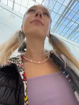 Snapshot of Lia__Love chatting on 17, 9, 2025 Lia Love online show from 17, 9, 2025