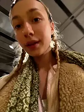 Snapshot of Lia__Love chatting on 5, 10, 2025 Lia Love online show from 5, 10, 2025