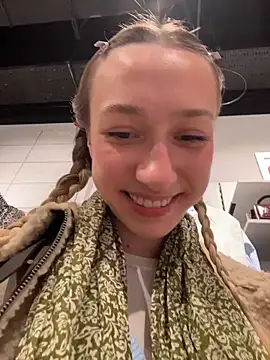 Snapshot of Lia__Love chatting on 6, 10, 2025 Lia Love online show from 6, 10, 2025