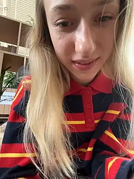 Snapshot of Lia__Love chatting on 7, 10, 2025 Lia Love online show from 7, 10, 2025