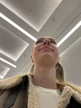 Snapshot of Lia__Love chatting on 8, 10, 2025 Lia Love online show from 8, 10, 2025