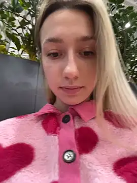 Snapshot of Lia__Love chatting on 22, 10, 2025 Lia Love online show from 22, 10, 2025