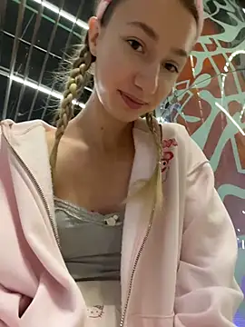 Snapshot of Lia__Love chatting on 28, 10, 2025 Lia Love online show from 28, 10, 2025