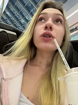 Snapshot of Lia__Love chatting on 9, 11, 2025 Lia Love online show from 9, 11, 2025