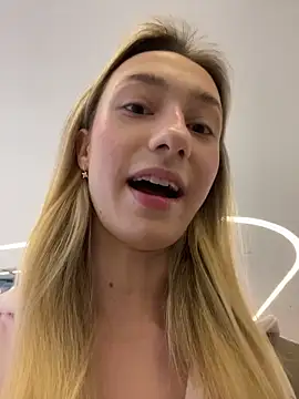 Snapshot of Lia__Love chatting on 13, 11, 2025 Lia Love online show from 13, 11, 2025