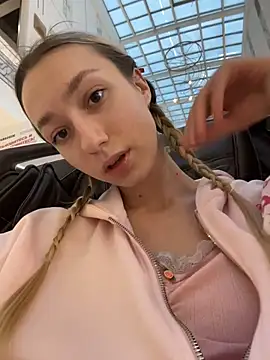 Snapshot of Lia__Love chatting on 20, 11, 2025 Lia Love online show from 20, 11, 2025