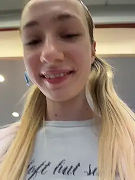 Snapshot of Lia__Love chatting on 14, 12, 2025 Lia Love online show from 14, 12, 2025