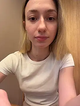 Snapshot of Lia__Love chatting on 17, 12, 2025 Lia Love online show from 17, 12, 2025