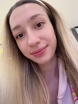 Snapshot of Lia__Love chatting on 19, 12, 2025 Lia Love online show from 19, 12, 2025