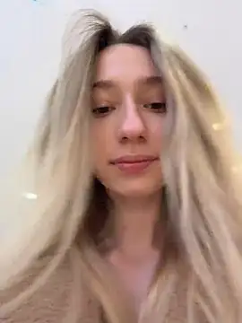 Snapshot of Lia__Love chatting on 22, 12, 2025 Lia Love online show from 22, 12, 2025