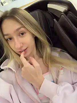 Snapshot of Lia__Love chatting on 7, 1, 2026 Lia Love online show from 7, 1, 2026