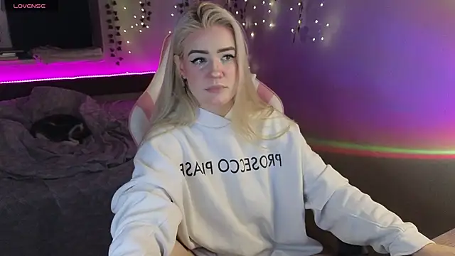 RedVelveten online show from 9, 10, 2025