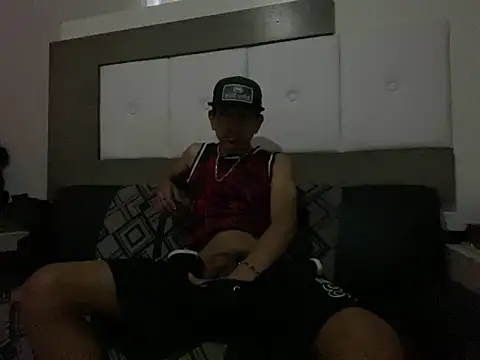 Snapshot of oiram27 chatting on 19, 5, 2026 oiram27 online show from 19, 5, 2026