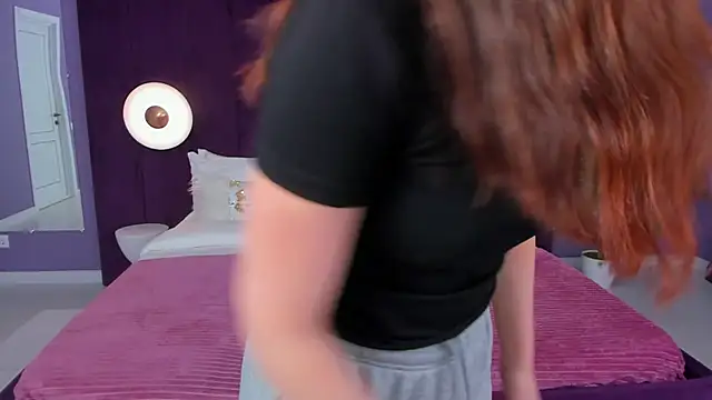 Snapshot of milaleoneli chatting on 9, 2, 2025 milaleoneli online show from 9, 2, 2025