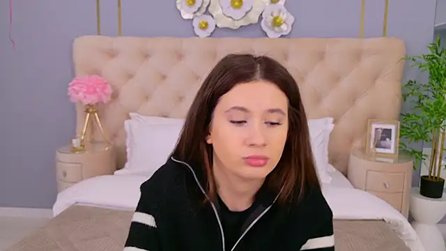 Snapshot of milaleoneli chatting on 18, 2, 2025 milaleoneli online show from 18, 2, 2025