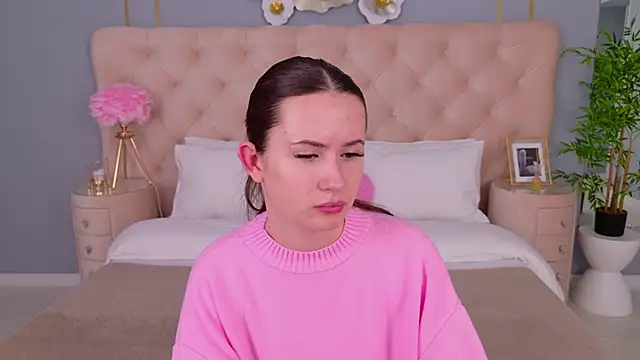 Snapshot of milaleoneli chatting on 3, 3, 2025 milaleoneli online show from 3, 3, 2025