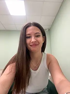 Snapshot of milaleoneli chatting on 15, 3, 2025 milaleoneli online show from 15, 3, 2025