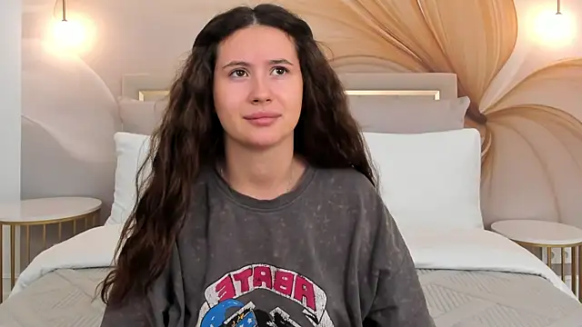 Snapshot of milaleoneli chatting on 11, 9, 2025 milaleoneli online show from 11, 9, 2025