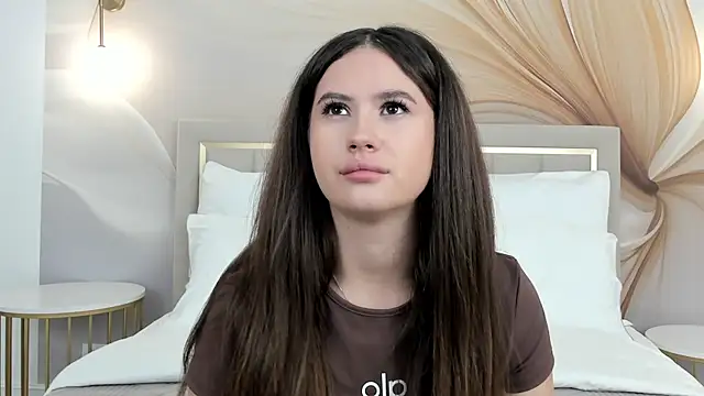 Snapshot of milaleoneli chatting on 16, 9, 2025 milaleoneli online show from 16, 9, 2025