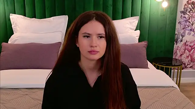 Snapshot of milaleoneli chatting on 22, 9, 2025 milaleoneli online show from 22, 9, 2025