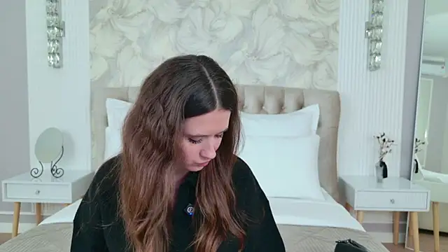 Snapshot of milaleoneli chatting on 24, 9, 2025 milaleoneli online show from 24, 9, 2025