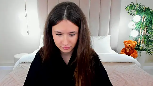 Snapshot of milaleoneli chatting on 9, 11, 2025 milaleoneli online show from 9, 11, 2025