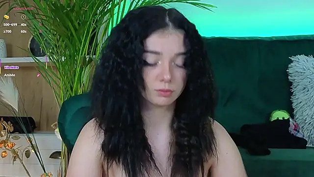 Snapshot of AveryWillow chatting on 19, 10, 2025 AveryWillow online show from 19, 10, 2025