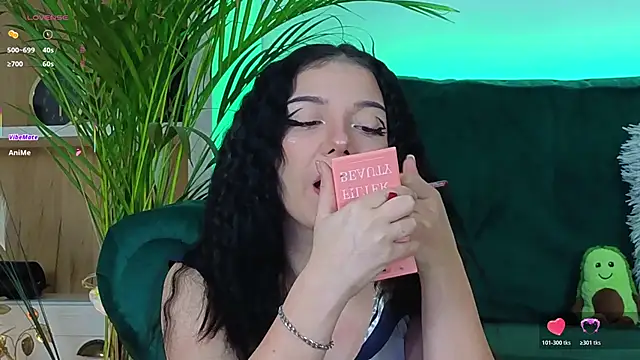 Snapshot of AveryWillow chatting on 20, 10, 2025 AveryWillow online show from 20, 10, 2025