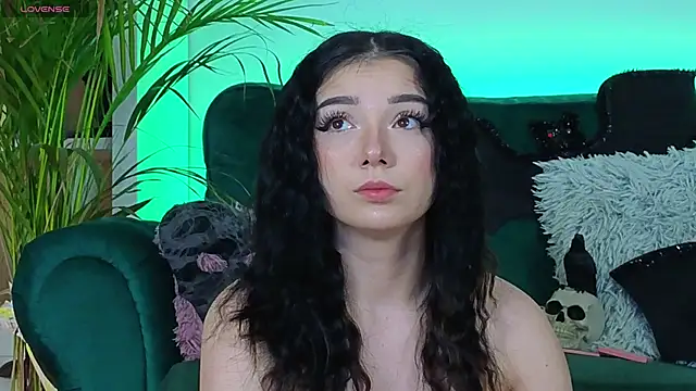 Snapshot of AveryWillow chatting on 23, 10, 2025 AveryWillow online show from 23, 10, 2025