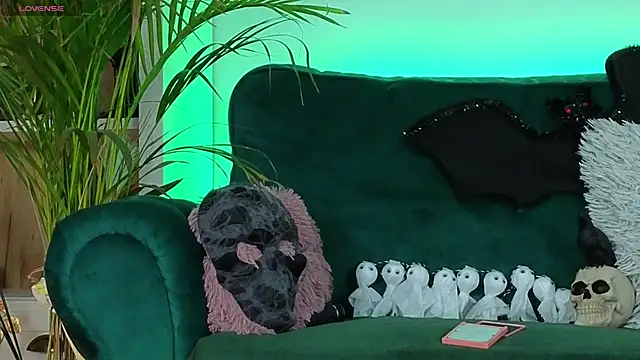 Snapshot of AveryWillow chatting on 27, 10, 2025 AveryWillow online show from 27, 10, 2025