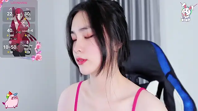 Snapshot of CelestiaWang chatting on 4, 1, 2025 CelestiaWang online show from 4, 1, 2025