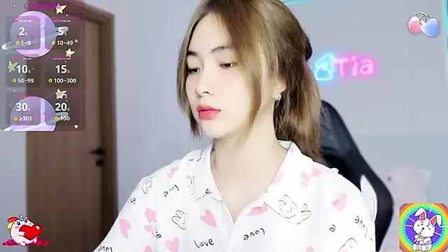 Snapshot of CelestiaWang chatting on 23, 9, 2025 CelestiaWang online show from 23, 9, 2025