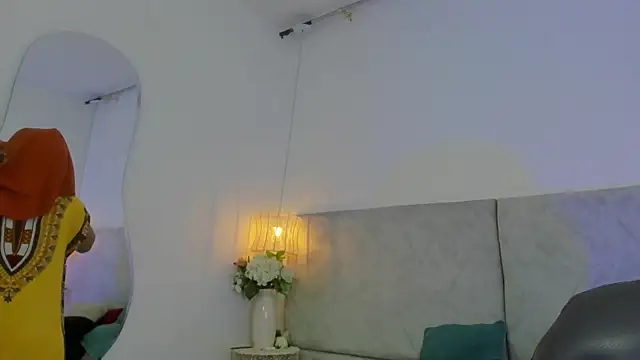 naomiii   online show from 17, 12, 2025