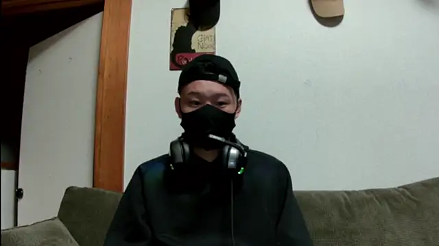 Snapshot of tuki_fu chatting on 17, 12, 2024 tuki fu online show from 17, 12, 2024