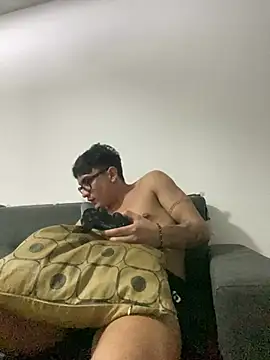 LCarreraa online show from 4, 3, 2025