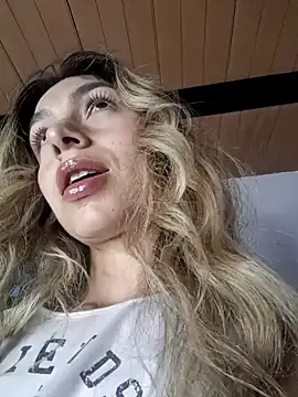 Snapshot of Karolgood3 chatting on 13, 12, 2024 Karolgood3 online show from 13, 12, 2024