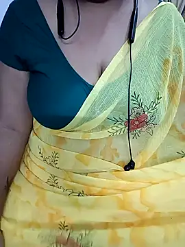 Snapshot of Yours_Radika chatting on 1, 1, 2025 Yours Radika online show from 1, 1, 2025