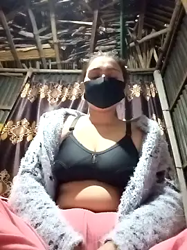 Snapshot of HenaAra chatting on 4, 2, 2025 HenaAra online show from 4, 2, 2025