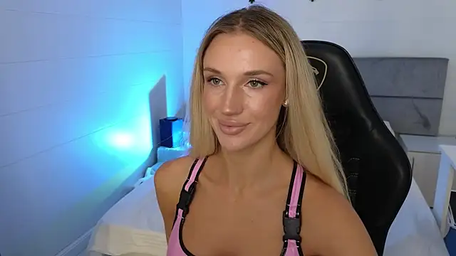 Snapshot of Megan_Kira chatting on 29, 6, 2026 Megan Kira online show from 29, 6, 2026