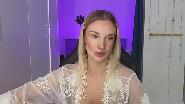 Snapshot of Megan_Kira chatting on 10, 7, 2026 Megan Kira online show from 10, 7, 2026