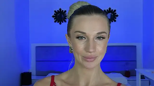 Snapshot of Megan_Kira chatting on 13, 7, 2026 Megan Kira online show from 13, 7, 2026